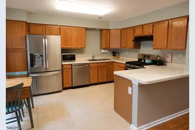 305 Amberleigh Dr, Hopewell Township, NJ 08534 - Photo 8