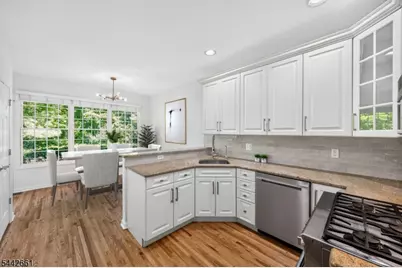 6 Schweinberg Dr, Roseland, NJ 07068 - Photo 4
