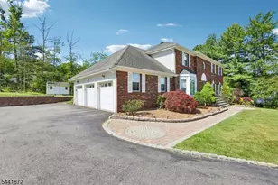4 Viking Ct, Randolph Township, NJ 07869 - Photo 2