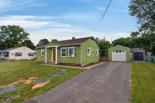 309 Stelko Ave, Lopatcong Township, NJ 08865 - Photo 2