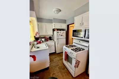 624 Chandler Ave, Roselle, NJ 07203 - Photo 10