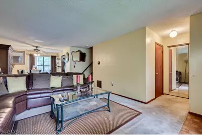 11 Tracy Ct, Franklin Township, NJ 08823 - Photo 4