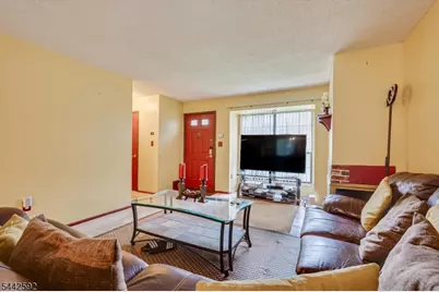 11 Tracy Ct, Franklin Township, NJ 08823 - Photo 6