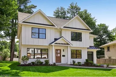 14 Maplewood Dr, Livingston, NJ 07039 - Photo 2
