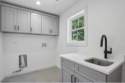 14 Maplewood Dr, Livingston, NJ 07039 - Photo 24