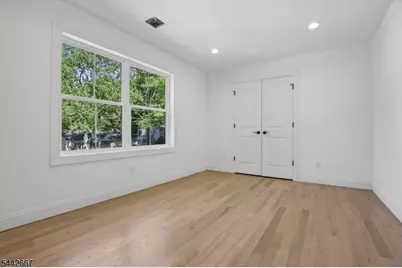 14 Maplewood Dr, Livingston, NJ 07039 - Photo 20
