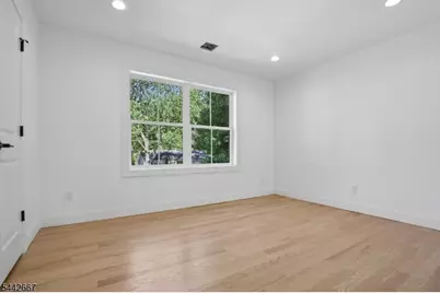 14 Maplewood Dr, Livingston, NJ 07039 - Photo 22