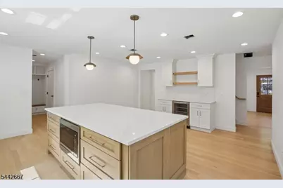 14 Maplewood Dr, Livingston, NJ 07039 - Photo 6