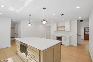 14 Maplewood Dr, Livingston, NJ 07039 - Photo 6