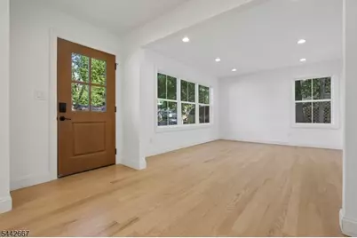 14 Maplewood Dr, Livingston, NJ 07039 - Photo 10