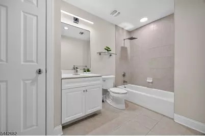 10 Camlet Ct, Roseland, NJ 07068 - Photo 36