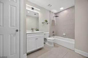10 Camlet Ct, Roseland, NJ 07068 - Photo 36