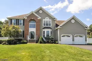 9 Angelina Ct, Monroe Township, NJ 08831 - Photo 2