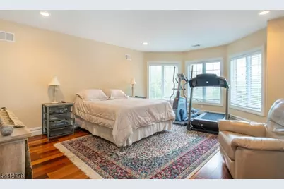 16A Cheri Ln, Fairfield, NJ 07004 - Photo 32