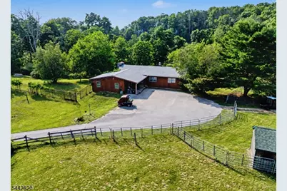 15 Plotts Rd, Hampton Township, NJ 07860 - Photo 2