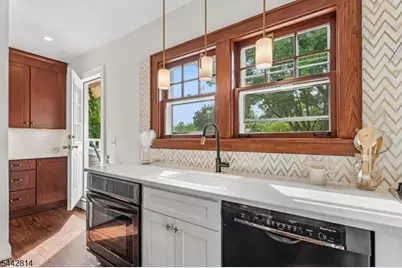 11 Brookwood Dr, Maplewood, NJ 07040 - Photo 24