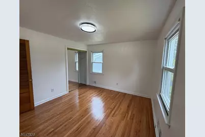 585 Mountainview Dr, North Plainfield, NJ 07063 - Photo 16