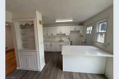 585 Mountainview Dr, North Plainfield, NJ 07063 - Photo 8
