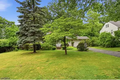 51 Crystal Ave, West Orange Township, NJ 07052 - Photo 4