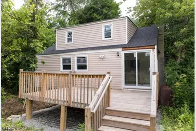 32 E Shore Trl, Hardyston Township, NJ 07460 - Photo 2