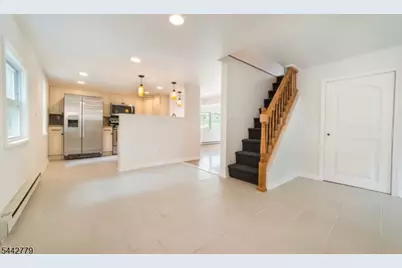 32 E Shore Trl, Hardyston Township, NJ 07460 - Photo 4