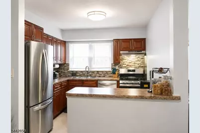 24A Woodedge Ave #4, Edison Twp., NJ 08817 - Photo 8