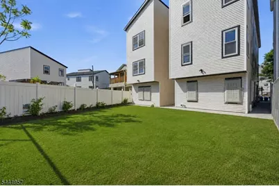 26 Parkhurst St, Newark, NJ 07114 - Photo 4