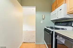 25 River Rd, Nutley Twp., NJ 07110 - Photo 10