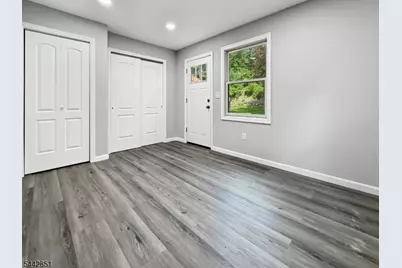 121 Dartmouth Trl, Hopatcong, NJ 07843 - Photo 6
