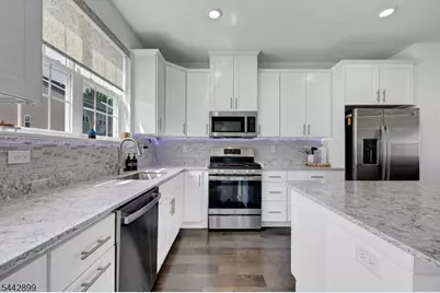 6 Martin Pl, Morris Plains, NJ 07950 - Photo 4