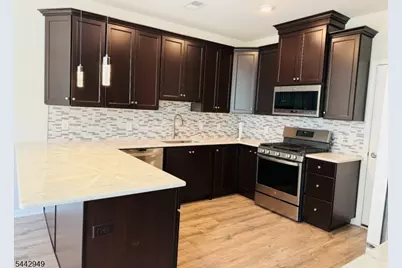 907 Greenland Sq, Highland Park, NJ 08904 - Photo 4