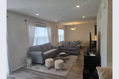 907 Greenland Sq, Highland Park, NJ 08904 - Photo 2
