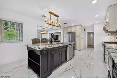 2 Country Club Ct, Livingston, NJ 07039 - Photo 8