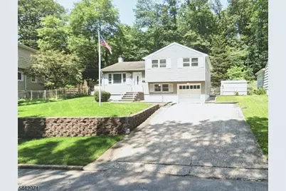 89 Knolls Rd, Bloomingdale, NJ 07403 - Photo 1