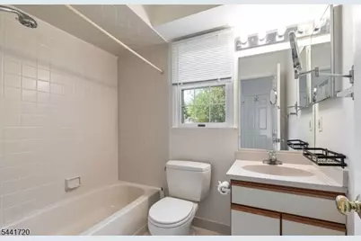 82 Smithfield Ct, Bernards Township, NJ 07920 - Photo 16