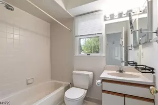82 Smithfield Ct, Bernards Township, NJ 07920 - Photo 16
