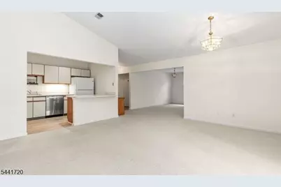 82 Smithfield Ct, Bernards Township, NJ 07920 - Photo 6