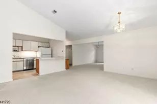 82 Smithfield Ct, Bernards Township, NJ 07920 - Photo 6