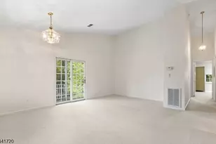 82 Smithfield Ct, Bernards Township, NJ 07920 - Photo 4