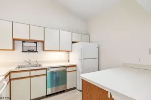 82 Smithfield Ct, Bernards Township, NJ 07920 - Photo 8