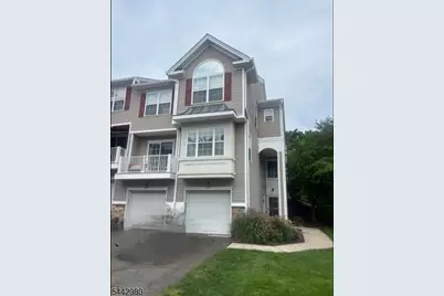 93 Lakeview Ct, Pompton Lakes, NJ 07442 - Photo 1