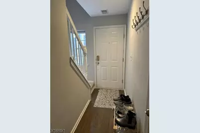 93 Lakeview Ct, Pompton Lakes, NJ 07442 - Photo 2