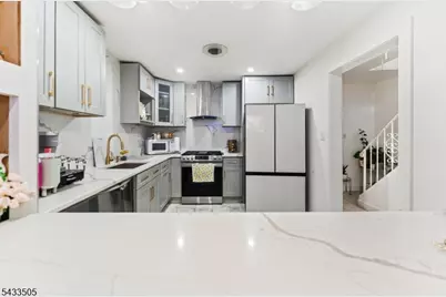 110.5 Clark Pl #.5, Elizabeth, NJ 07206 - Photo 2
