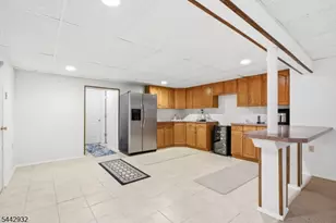 37 Continental Rd, Parsippany, NJ 07950 - Photo 32