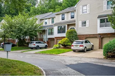4506 Stonehedge Rd, Edison Twp., NJ 08820 - Photo 2