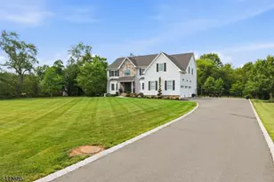 284 Shelburne Pl, Hillsborough Township, NJ 08844 - Photo 2