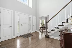 284 Shelburne Pl, Hillsborough Township, NJ 08844 - Photo 4