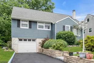 21 McGuire St, Woodbridge Township, NJ 08840 - Photo 2