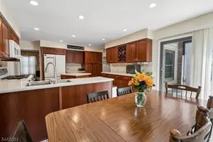 39 Robin Hood Way, Wayne, NJ 07470 - Photo 14