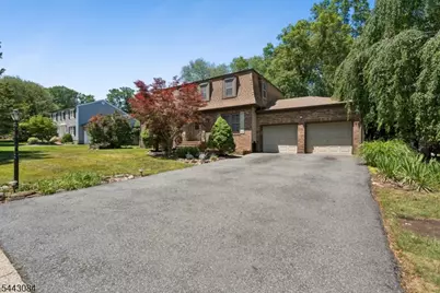 39 Robin Hood Way, Wayne, NJ 07470 - Photo 2